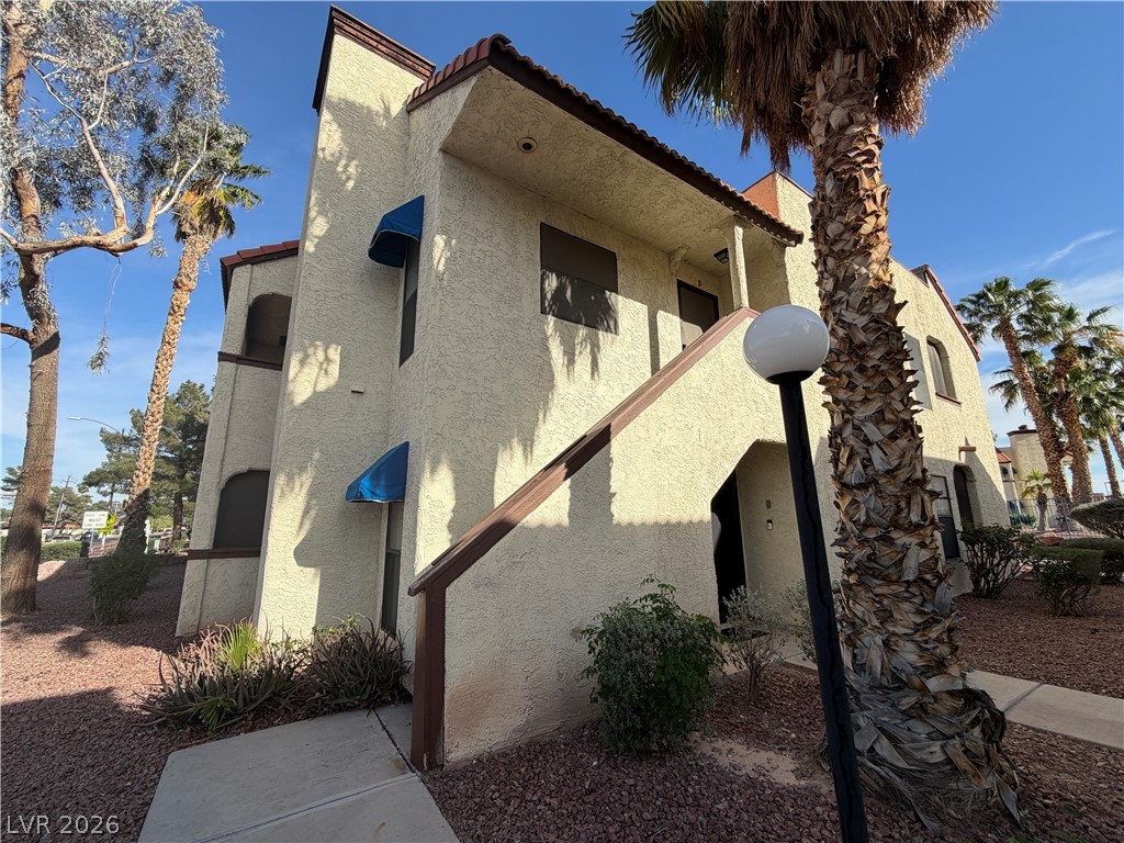 6121 West Oakey Boulevard D Property Photo 2