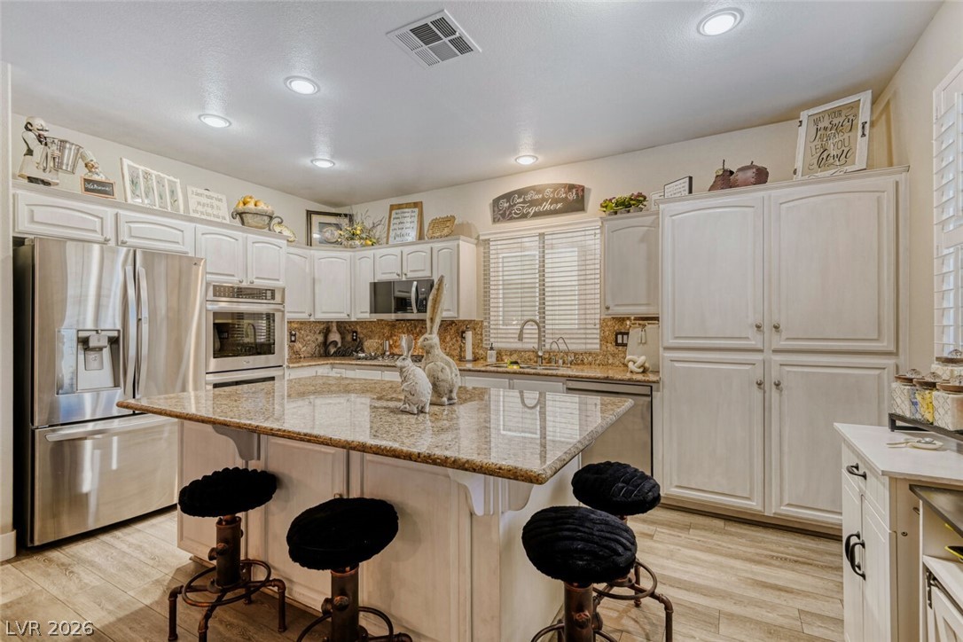 1046 Painted Daisy Avenue Property Photo 10