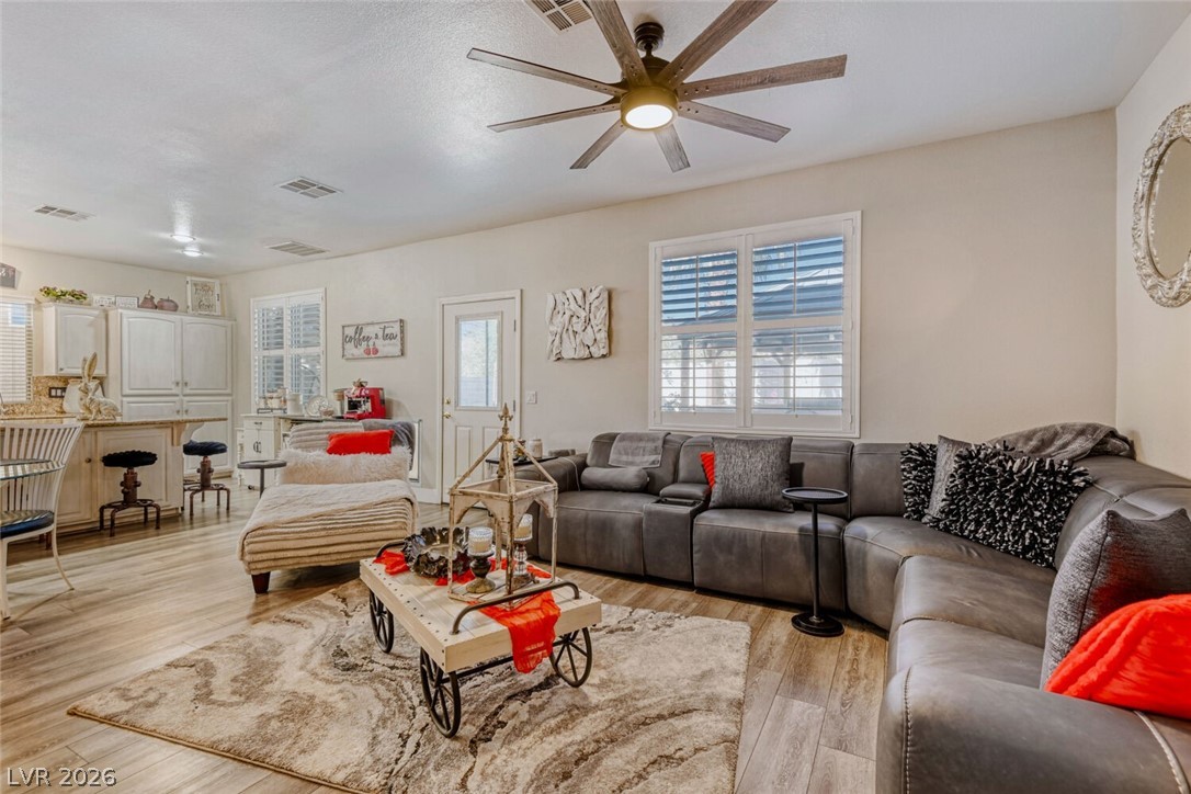 1046 Painted Daisy Avenue Property Photo 14