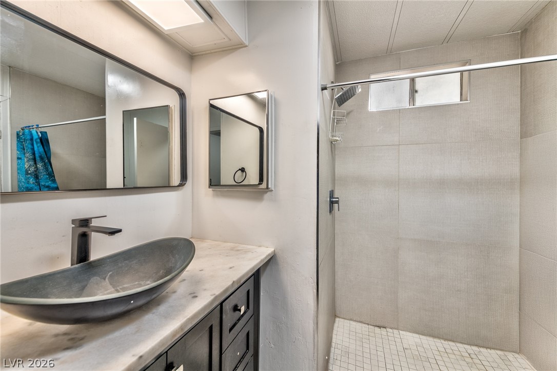 80 Vegas Valley Drive Property Photo 12