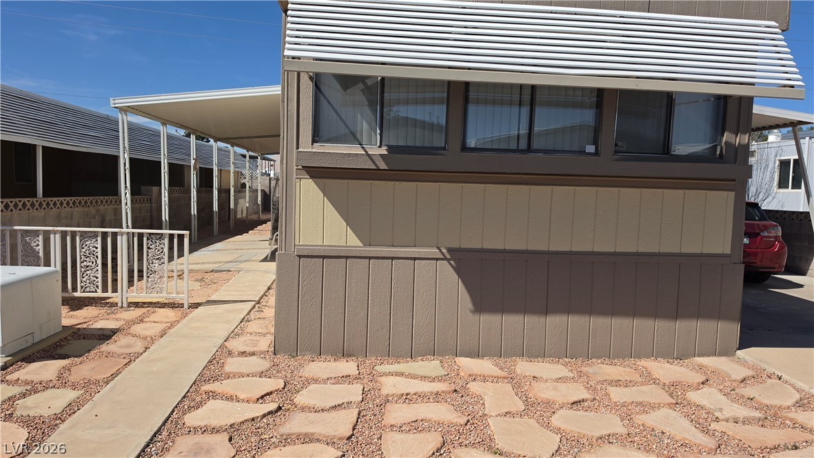 4633 East Royal Ridge Boulevard Property Photo 1