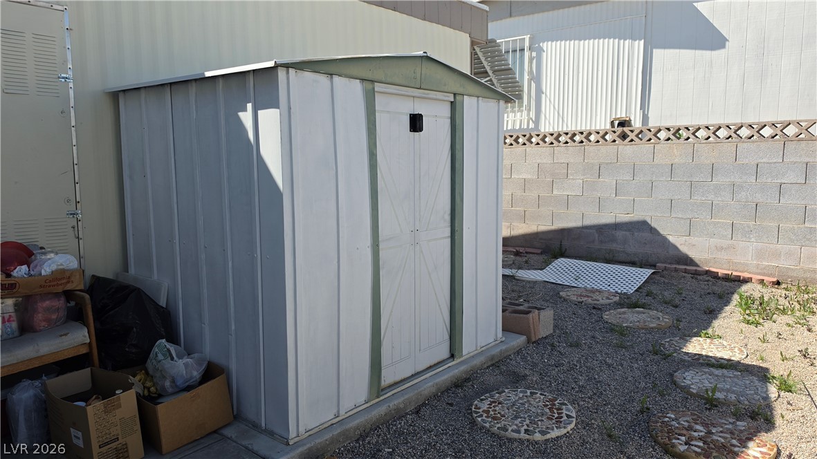 4633 East Royal Ridge Boulevard Property Photo 34
