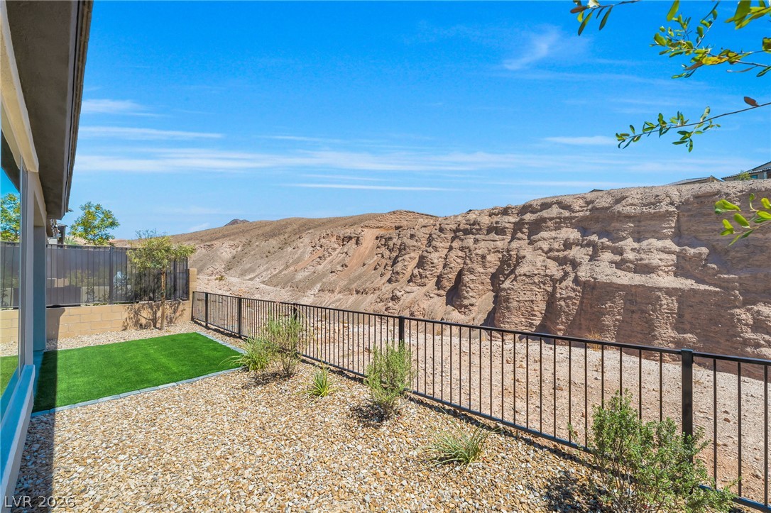 76 Crimson Cactus Avenue Property Photo 21