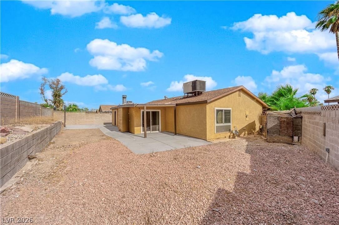 7274 Pinebrook Circle Property Photo 8