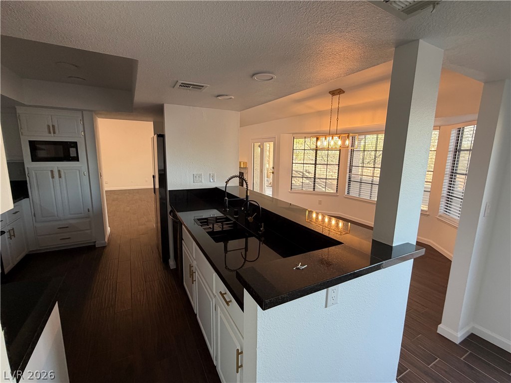 245 North Cimarron Property Photo 4