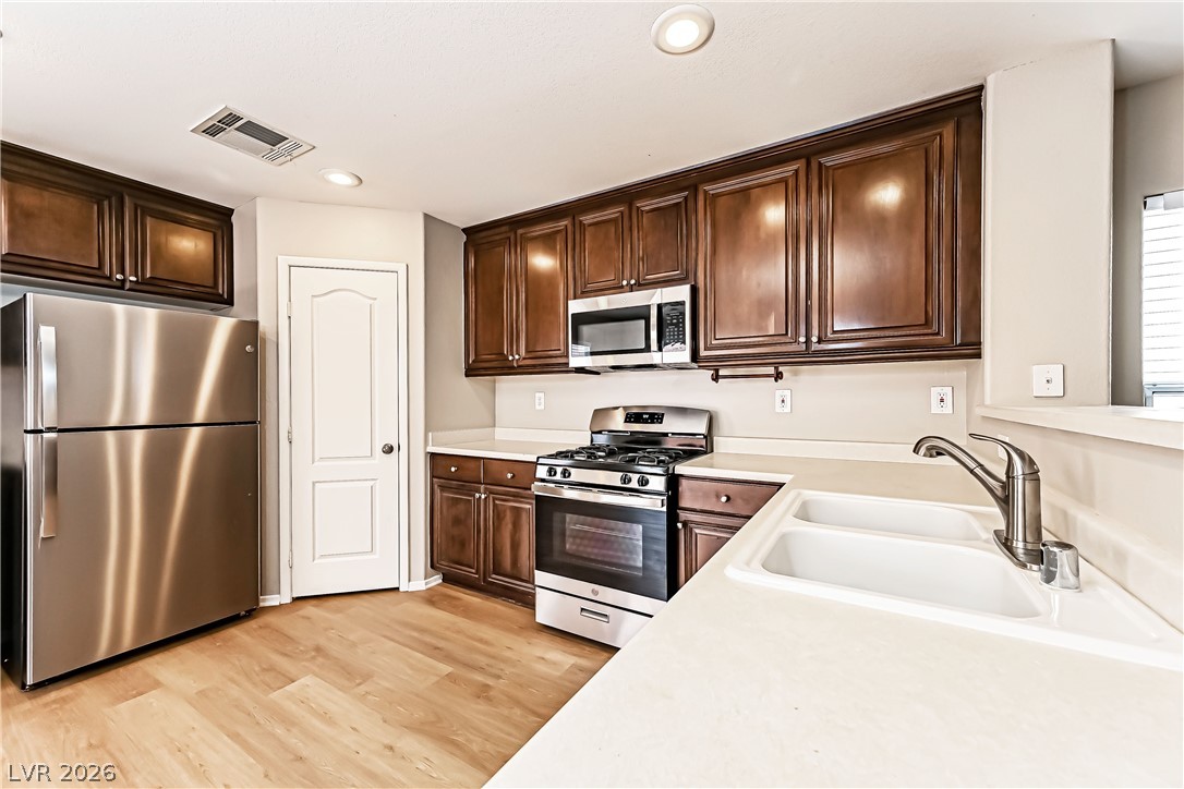 691 Magrath Street Property Photo 2