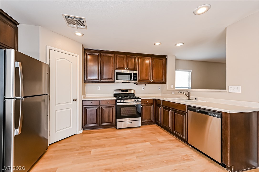 691 Magrath Street Property Photo 3