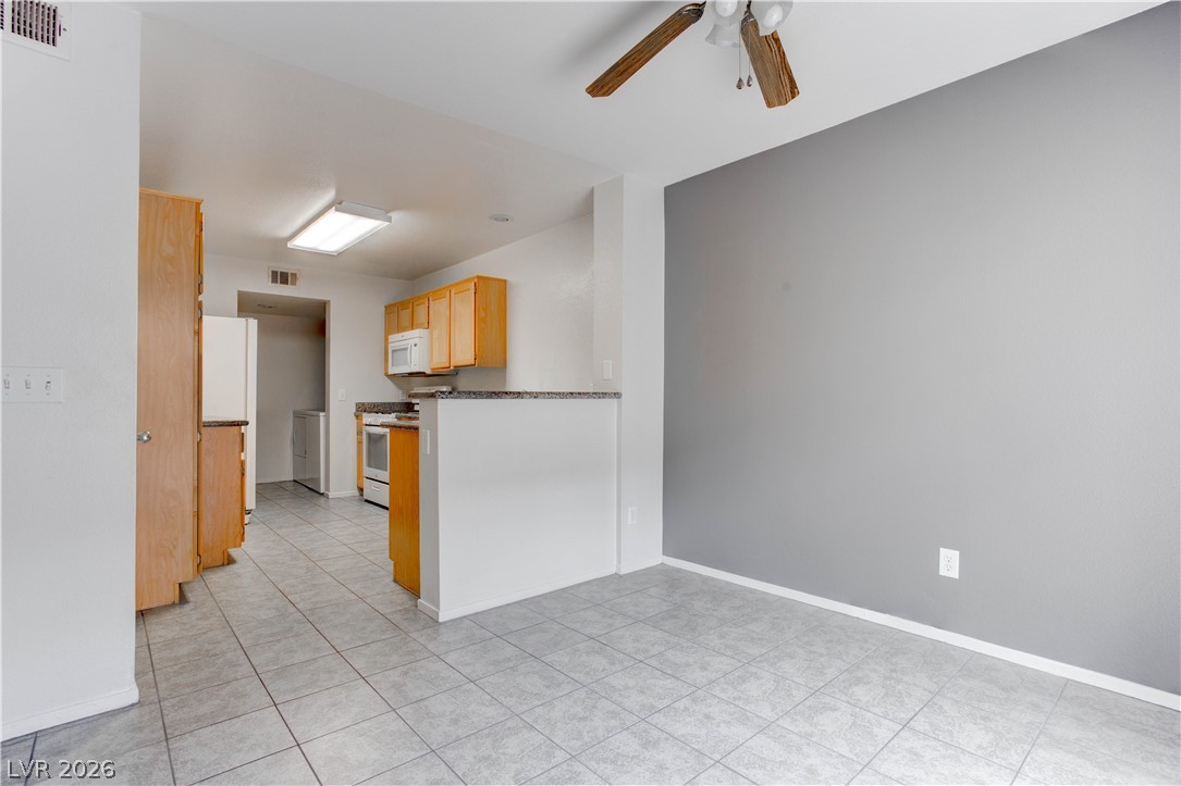 690 Ambling Gait Avenue Property Photo 9