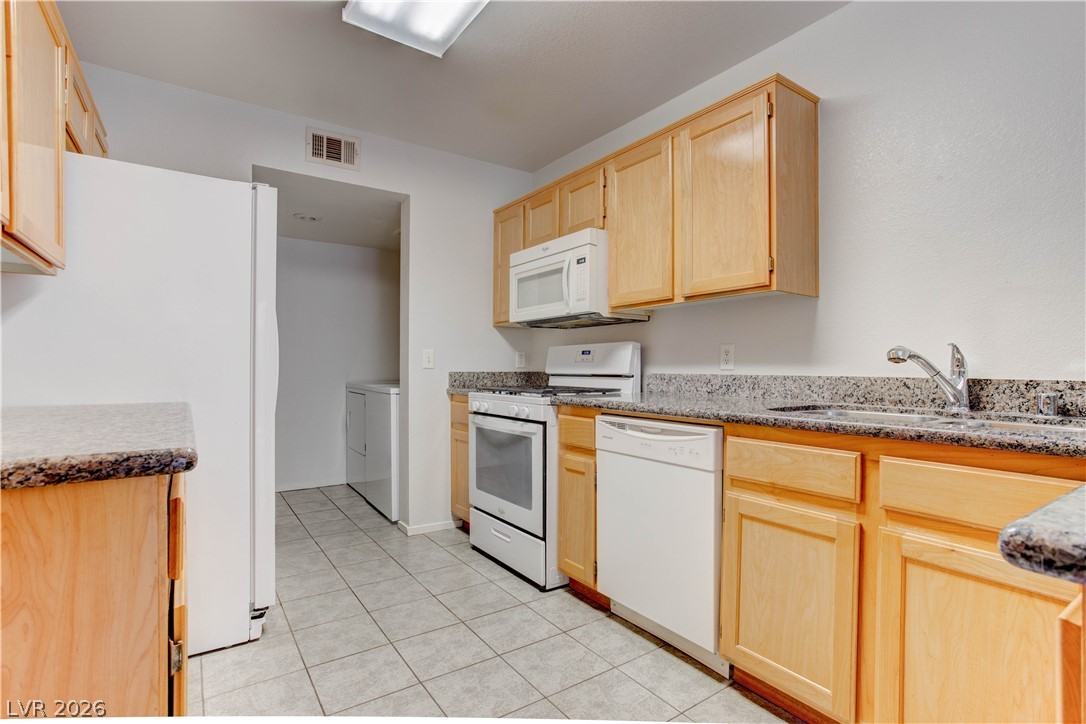 690 Ambling Gait Avenue Property Photo 10
