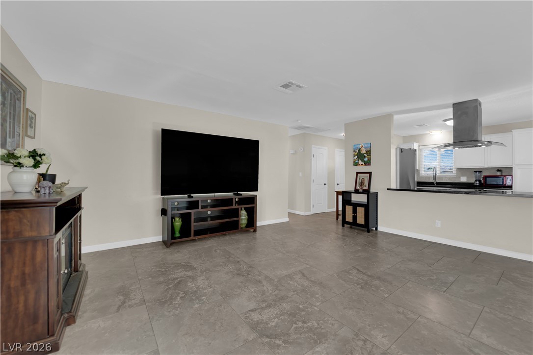 5280 Vicksburg Avenue Property Photo 3