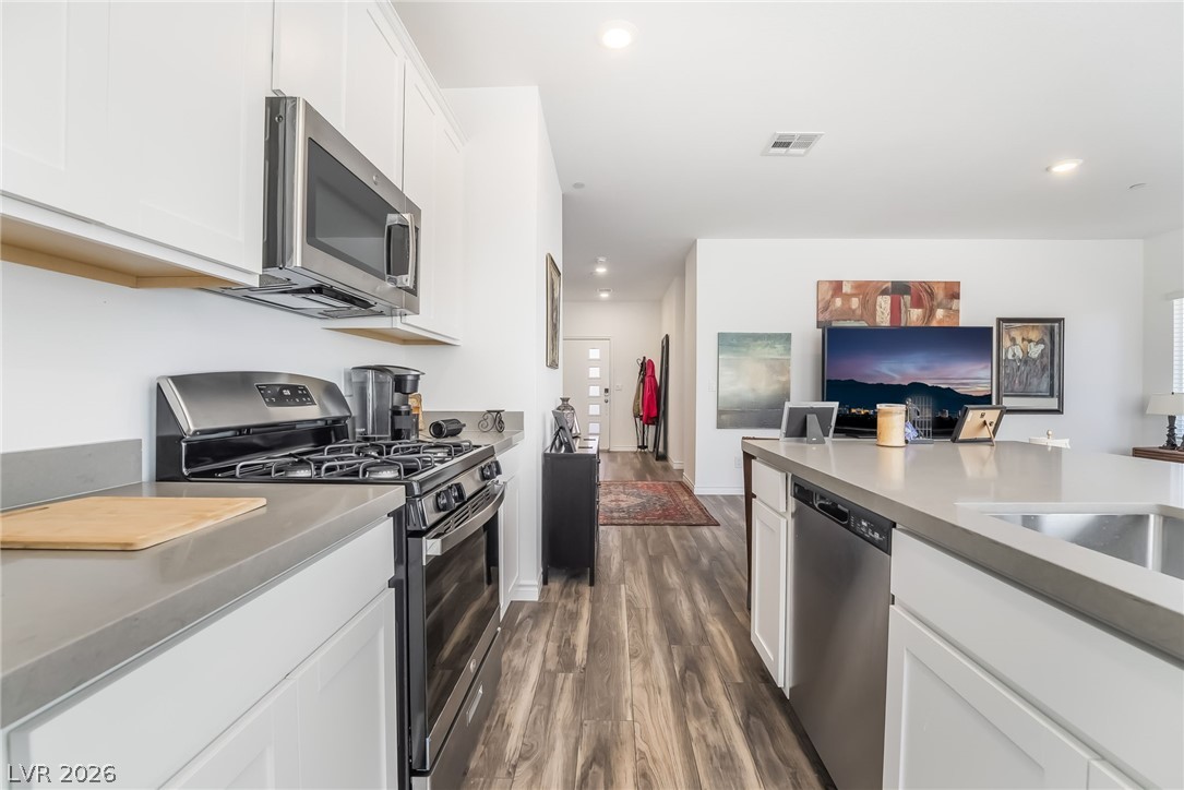 324 Aravalli Crest Street Property Photo 7