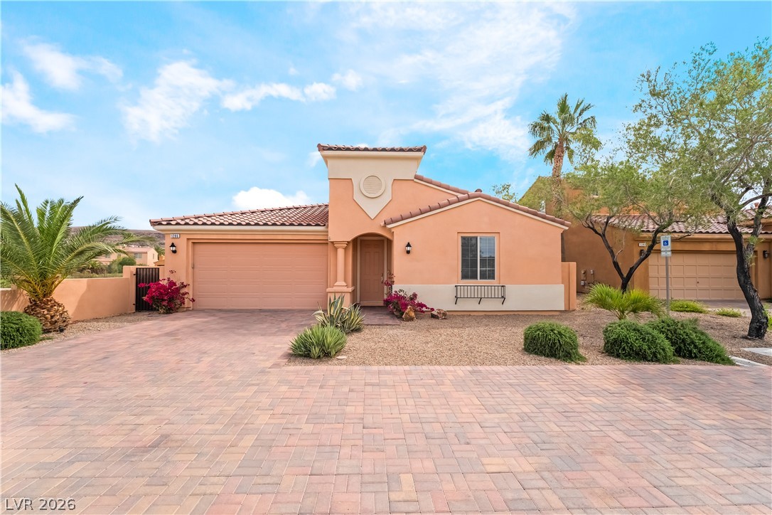 1286 Calcione Drive Property Photo 2