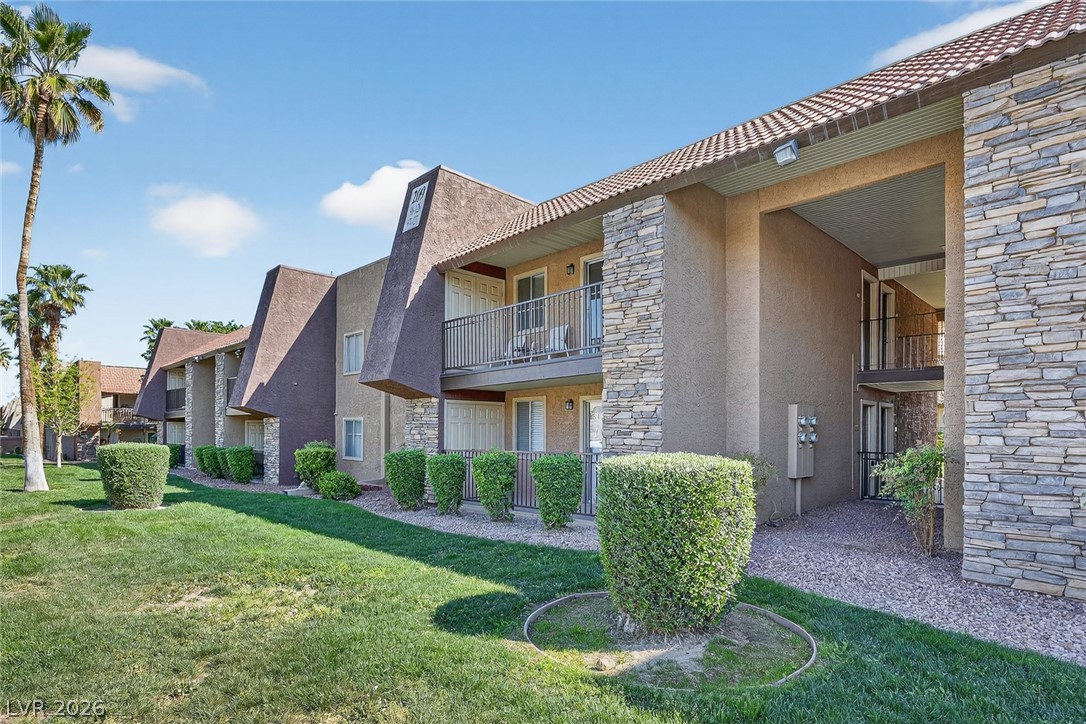 5081 River Glen Drive 117 Property Photo 1