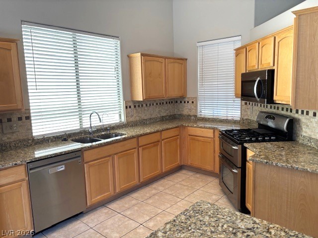 7545 Coral River Drive Property Photo 7