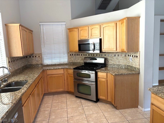 7545 Coral River Drive Property Photo 8