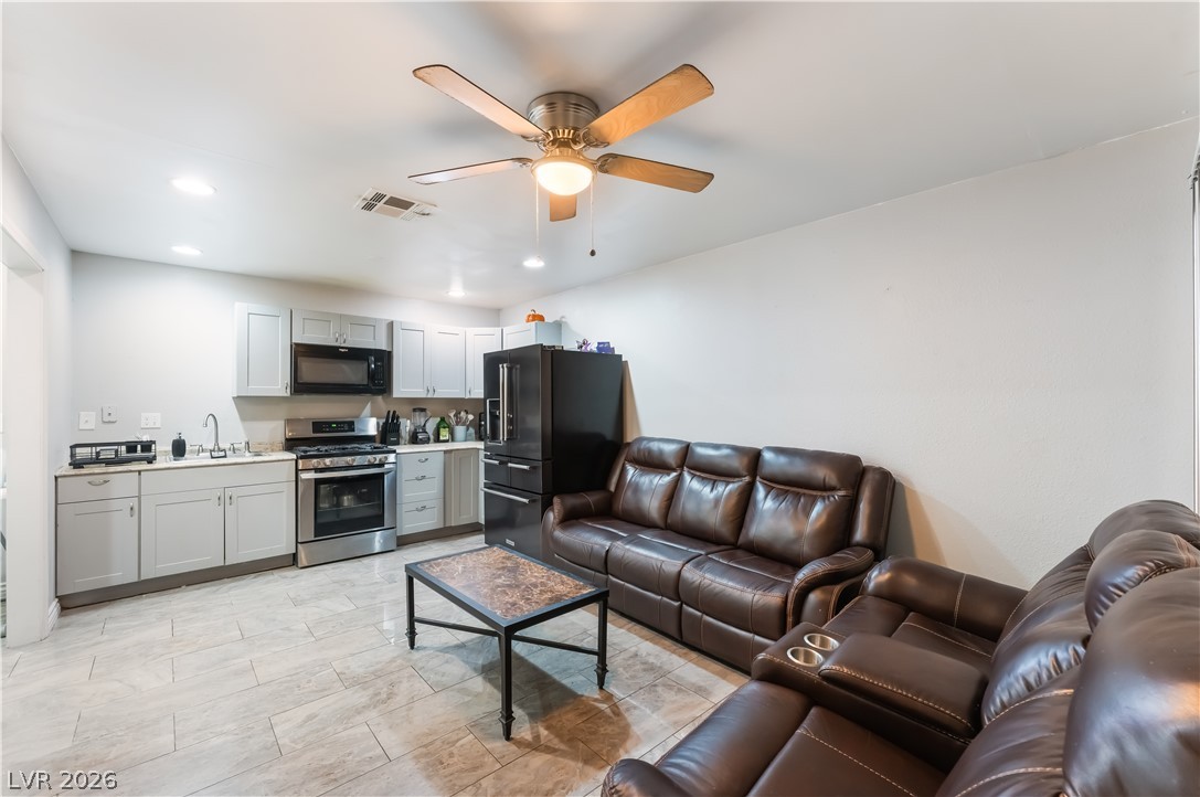 413 North Lamb Boulevard C Property Photo 11