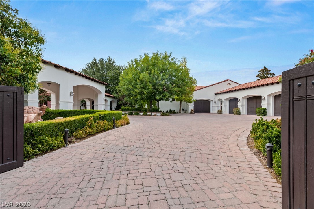2768900 Property Photo 2
