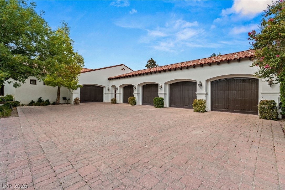2768900 Property Photo 3