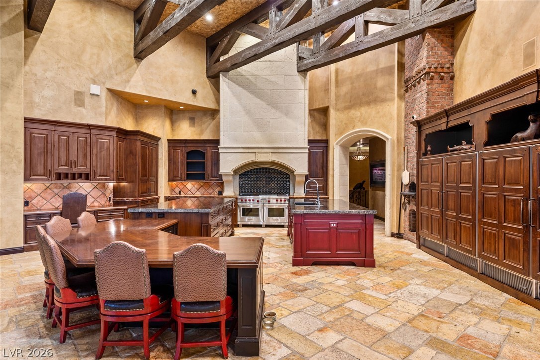 2768900 Property Photo 10