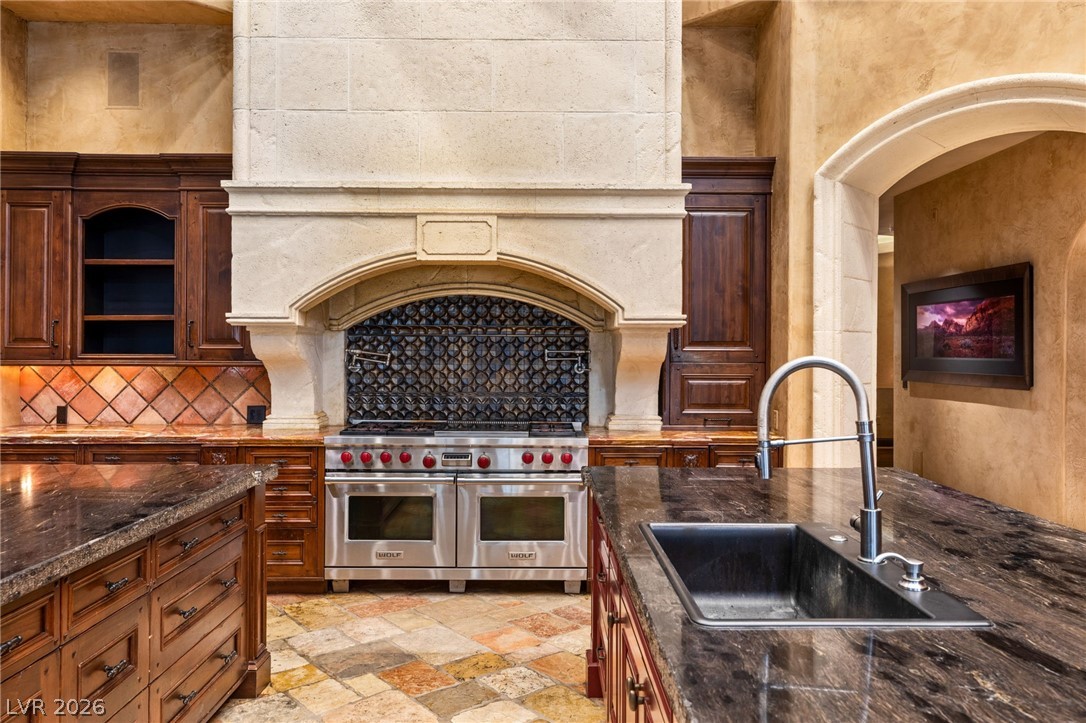 2768900 Property Photo 11