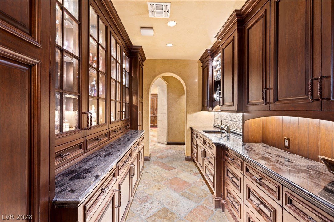 2768900 Property Photo 16