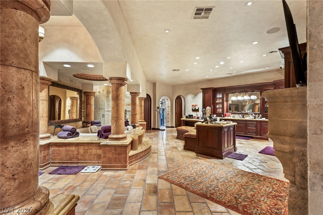 2768900 Property Photo 24