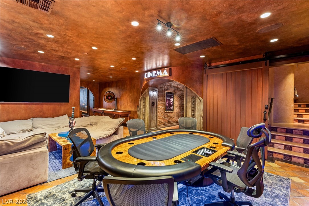 2768900 Property Photo 32