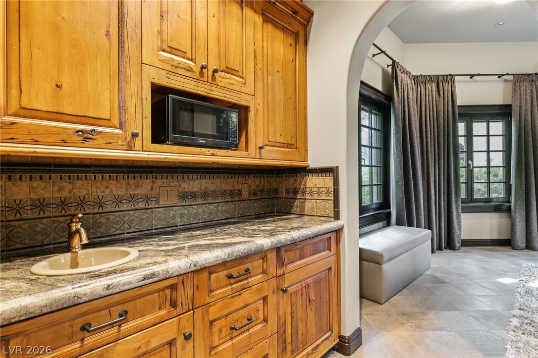 2768900 Property Photo 39