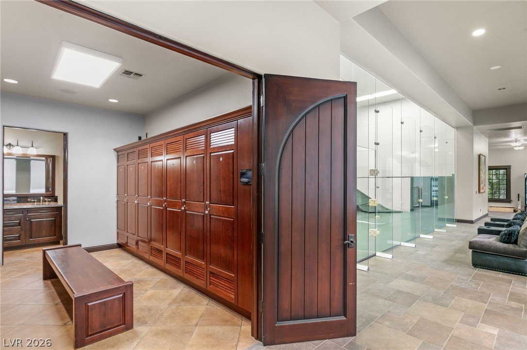 2768900 Property Photo 54
