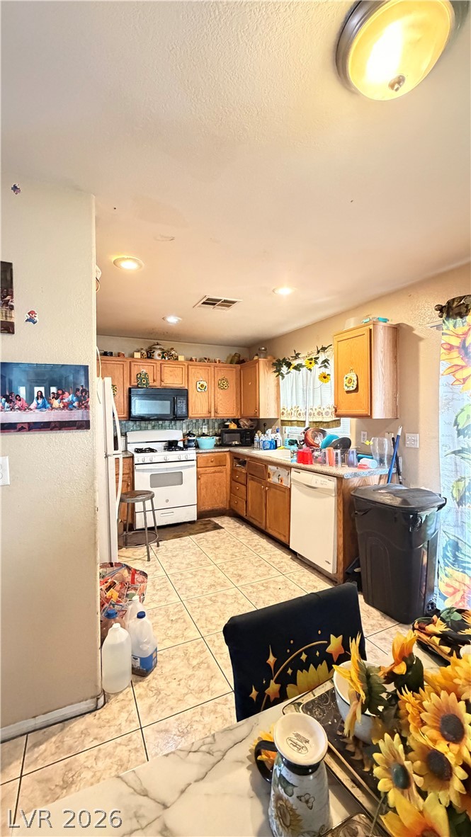 5905 Clover Canyon Lane Property Photo 2