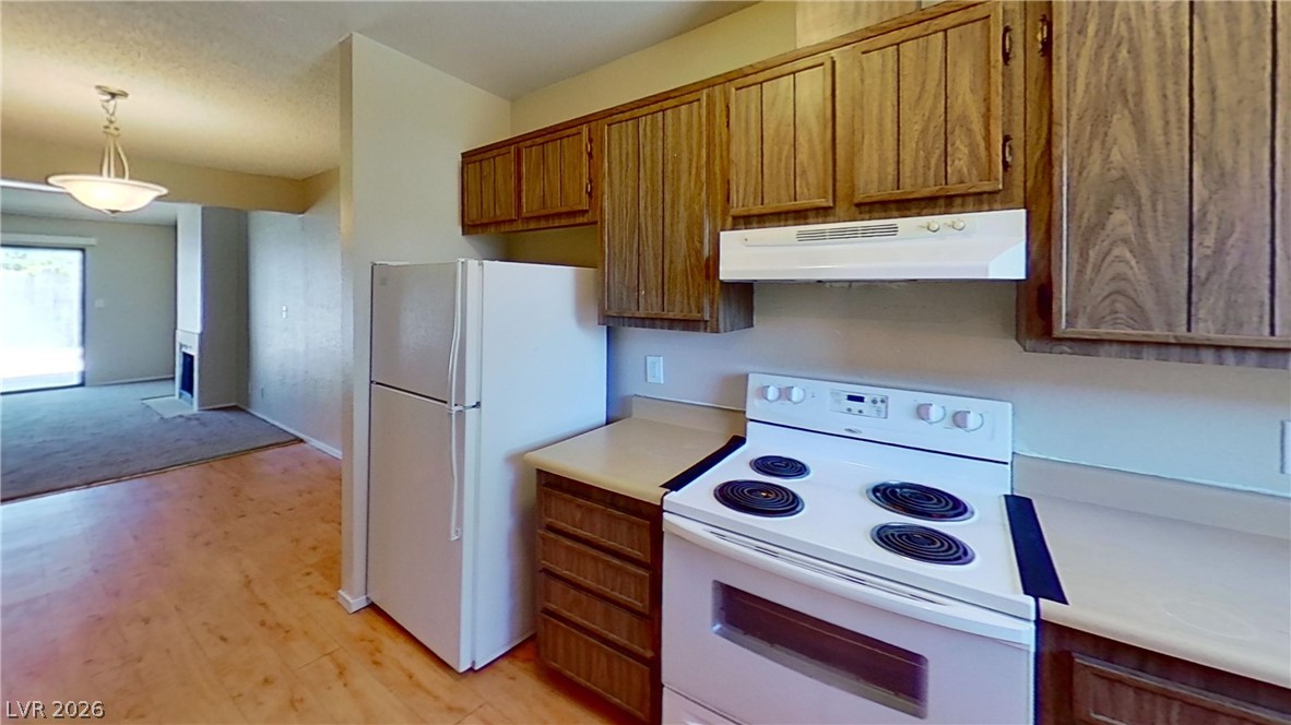1569 Hialeah Drive Property Photo 4