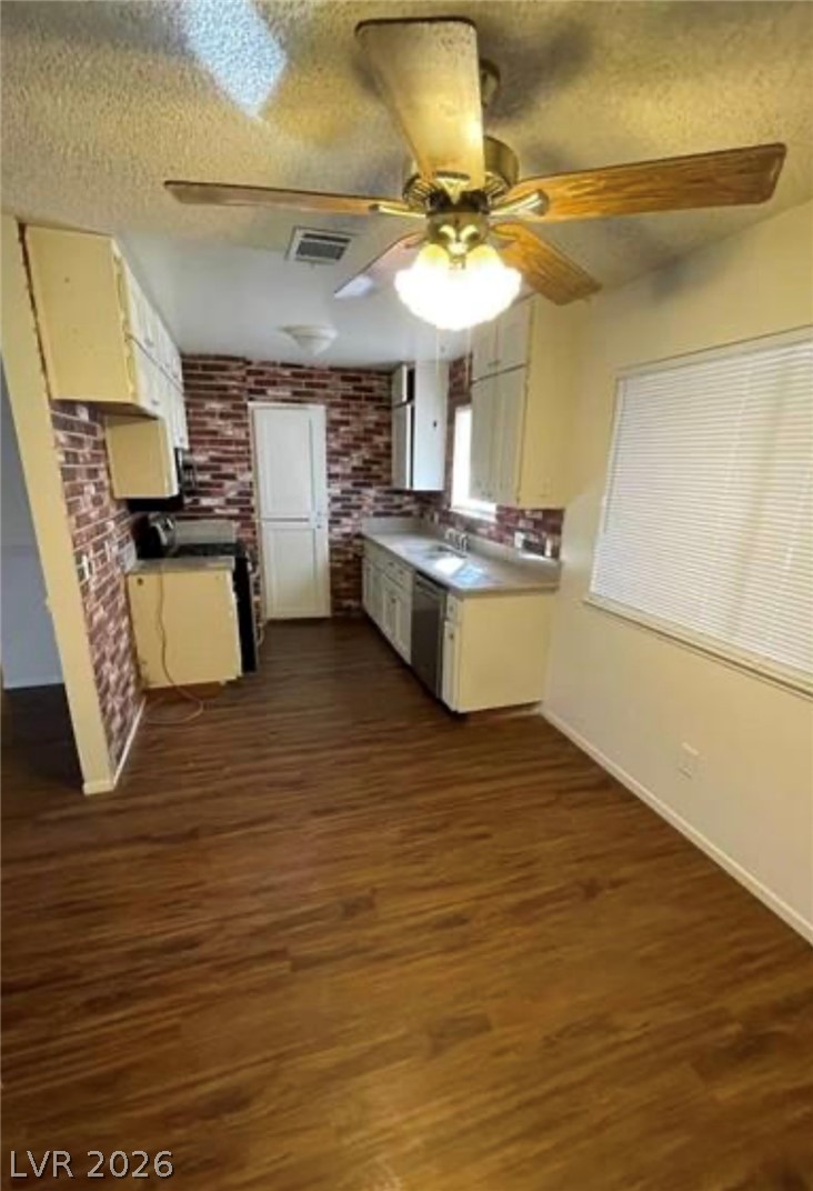 834 Benita Place Property Photo 6