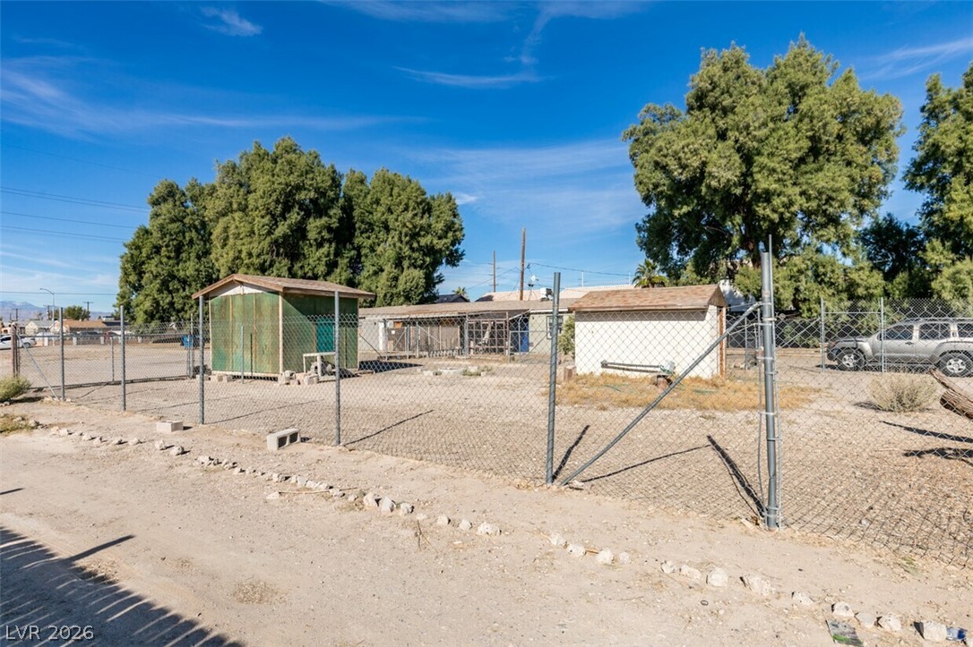 2294 North Pecos Road Property Photo 8