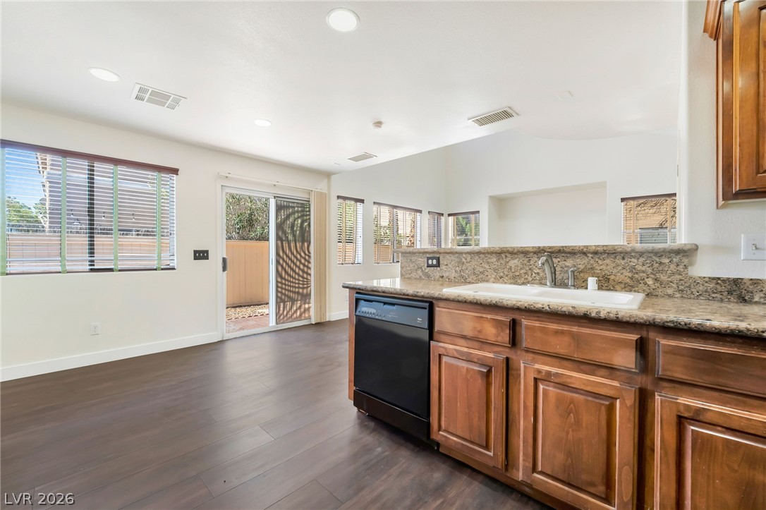 7858 Windhamridge Drive Property Photo 8