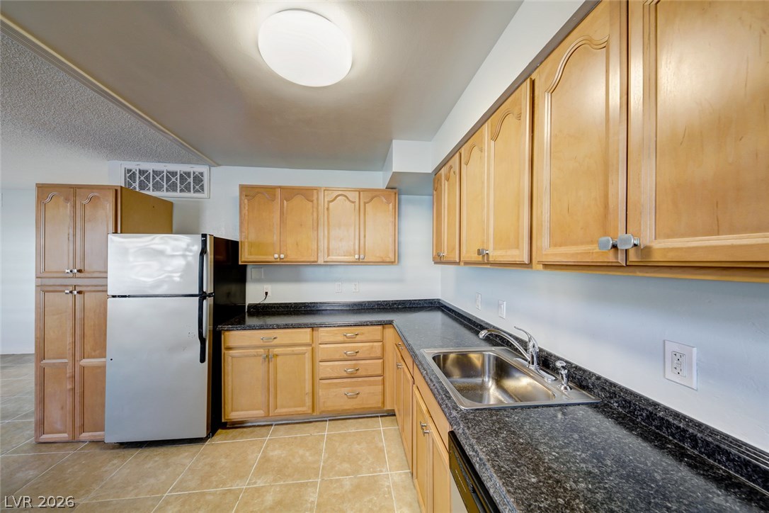 1700 Rexford Drive 104 Property Photo 34