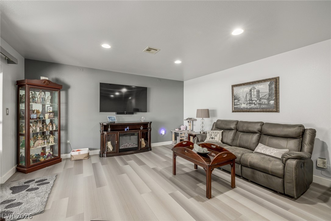 5204 Holmby Avenue Property Photo 6