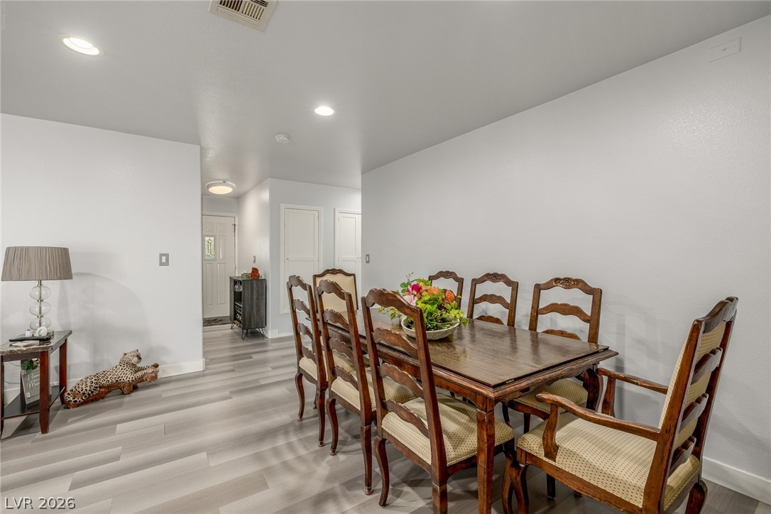 5204 Holmby Avenue Property Photo 10