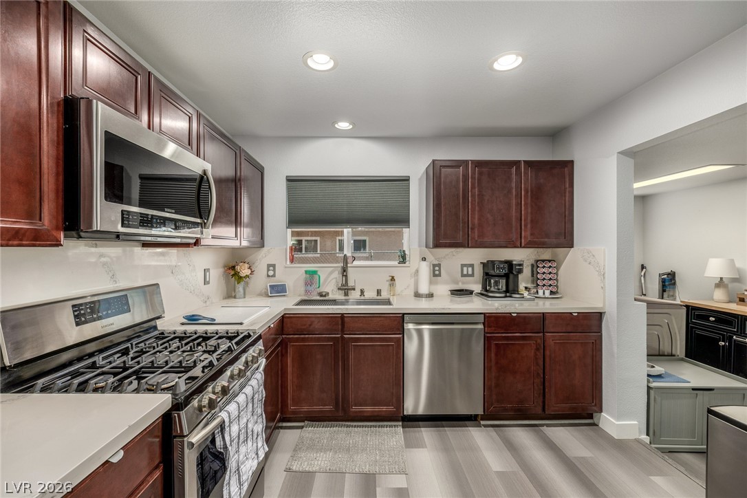 5204 Holmby Avenue Property Photo 11