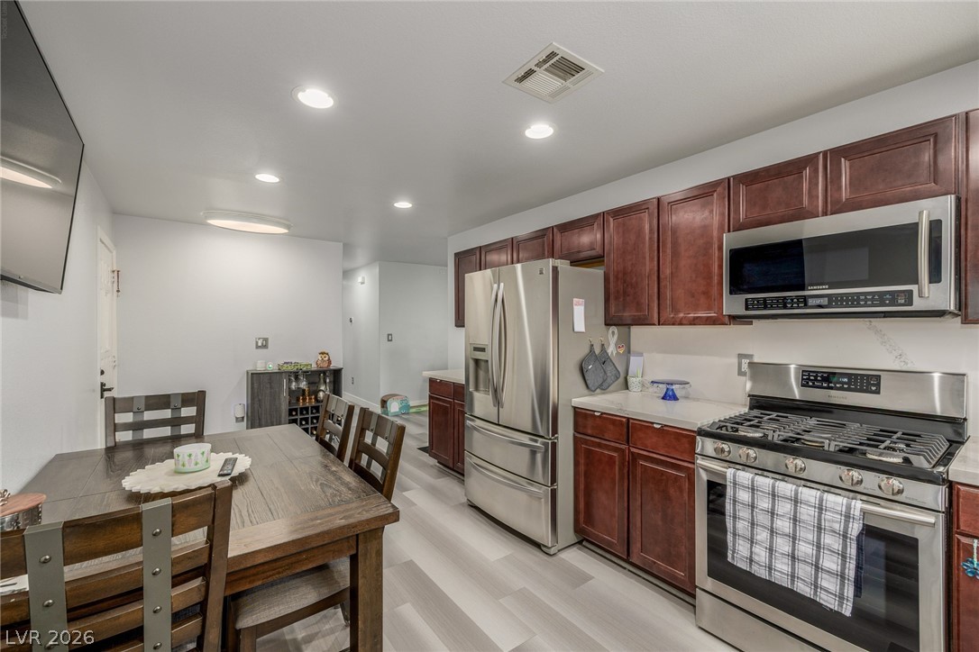 5204 Holmby Avenue Property Photo 12