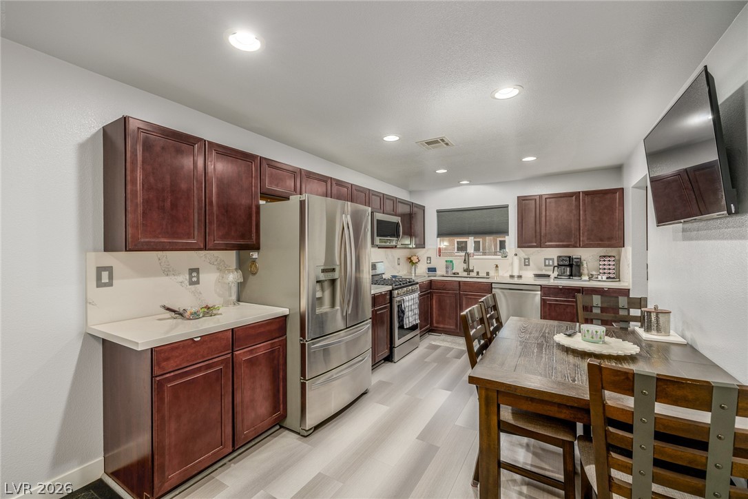 5204 Holmby Avenue Property Photo 13