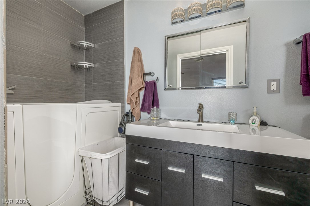 5204 Holmby Avenue Property Photo 19
