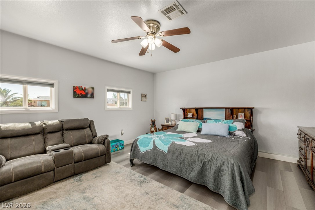 5204 Holmby Avenue Property Photo 20