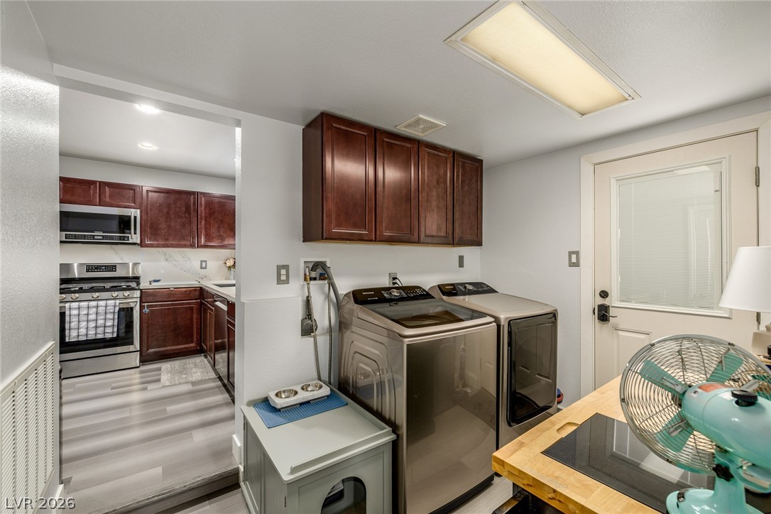 5204 Holmby Avenue Property Photo 26