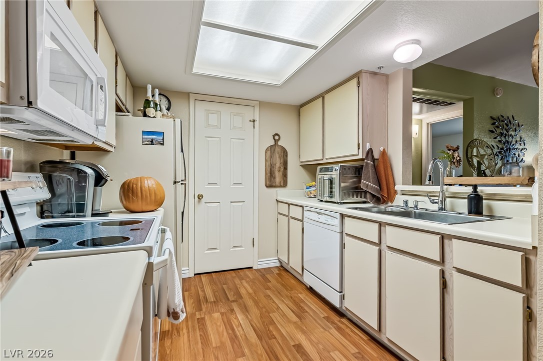 3550 Bay Sands Drive 2048 Property Photo 13