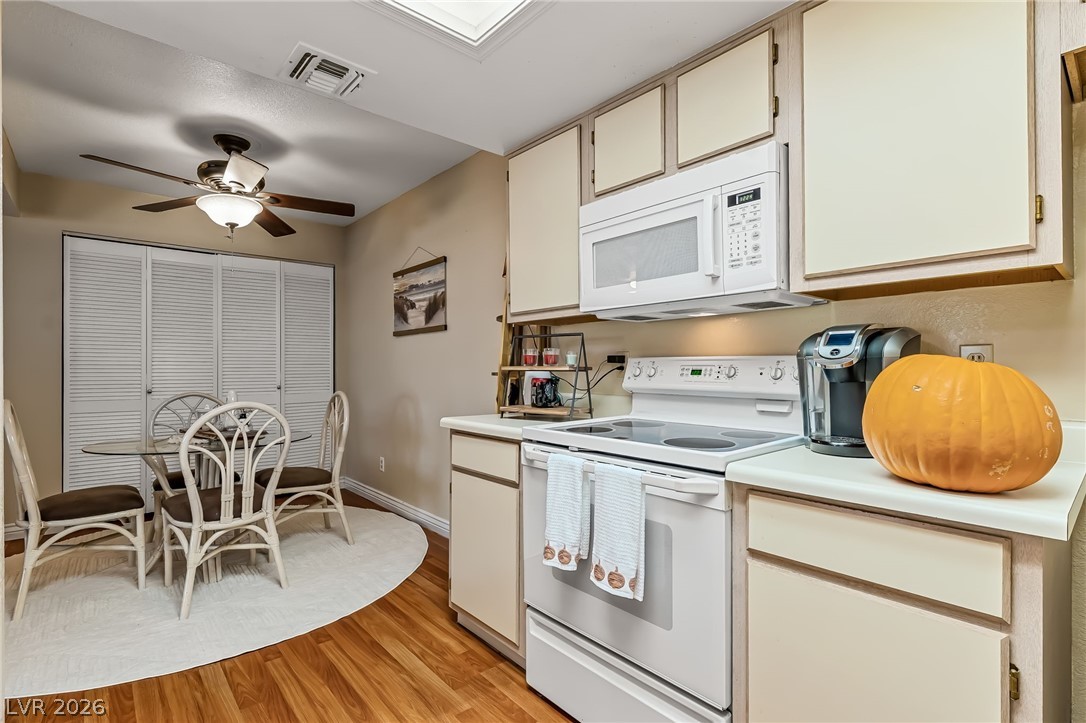 3550 Bay Sands Drive 2048 Property Photo 16