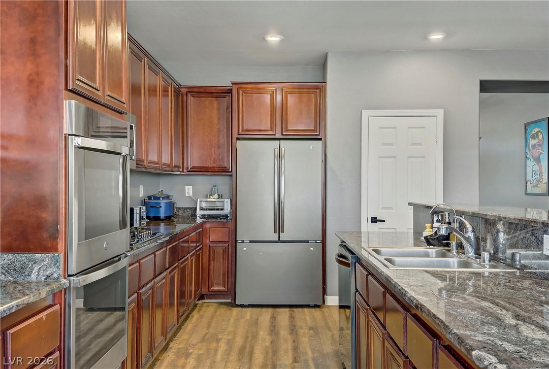 6908 Fox Sparrow Court Property Photo 7