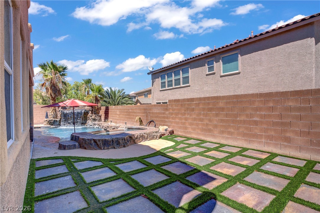 6908 Fox Sparrow Court Property Photo 37