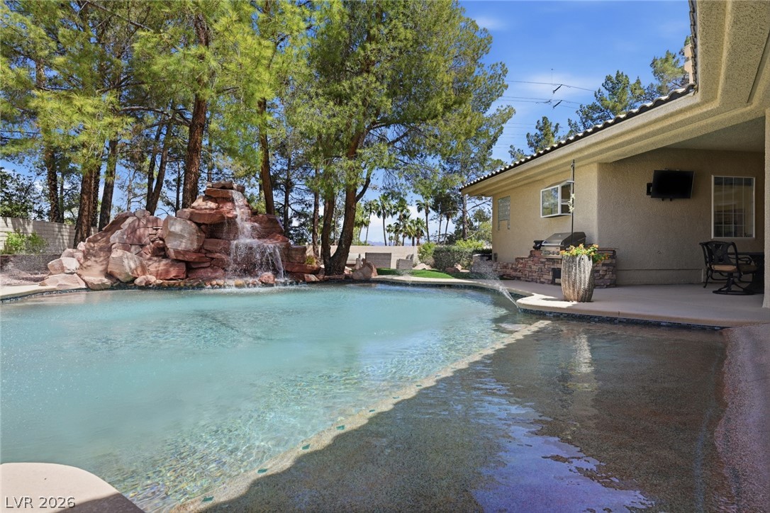 2212 Chatsworth Court Property Photo 7