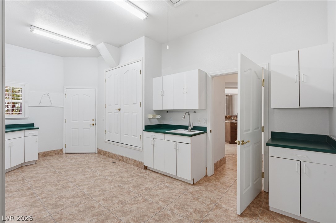 2212 Chatsworth Court Property Photo 74