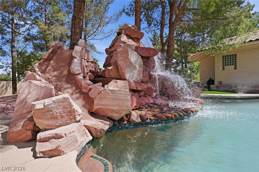 2212 Chatsworth Court Property Photo 83